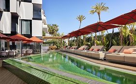 Sir Joan Hotel